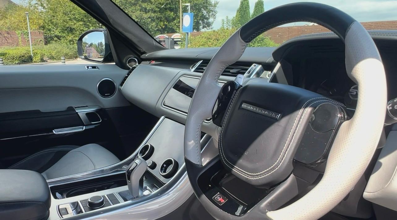 range-rover-svr-interior electronics panel